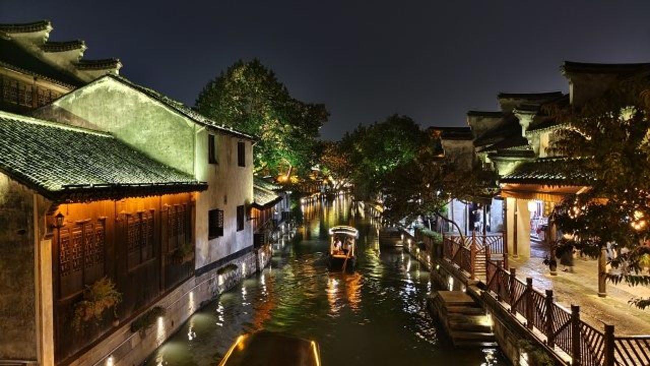 两会现场速递|何英代表:进一步加大对万山区易地扶贫搬迁后续扶持力度